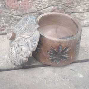 Tabaquera de Madera Tallada con Pipa de Rostro Humano - imagen 2