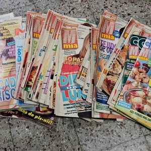 Lote de Revistas Femeninas "Mia" y "Cocina" con Canasto de Madera - imagen 3
