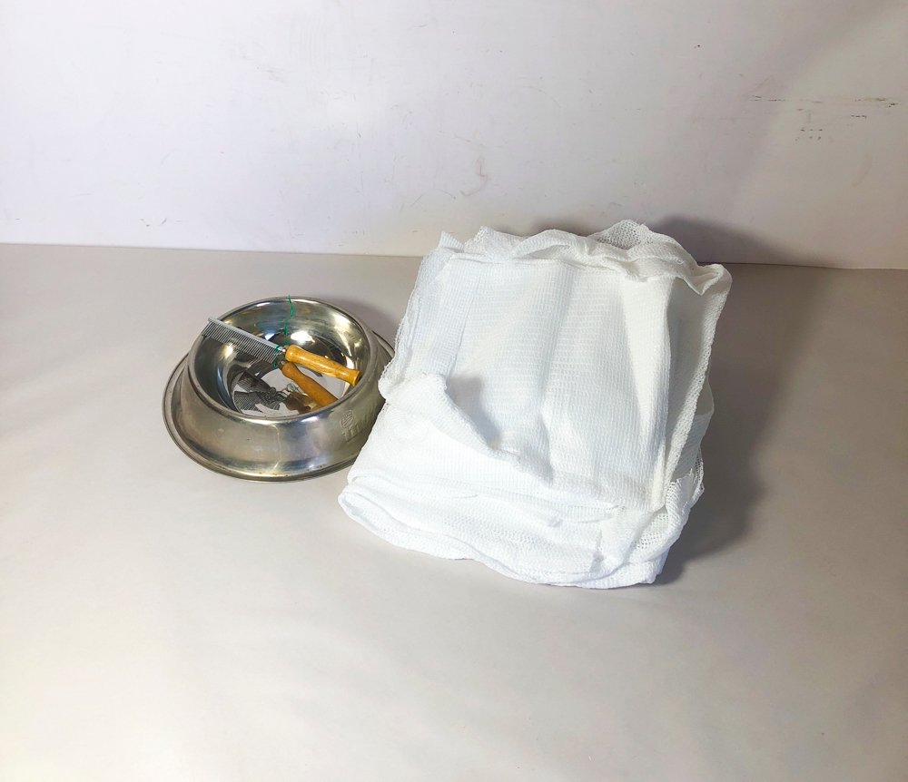 Plato Metálico, Dos Peines para Mascota y Malla Sombra Blanca