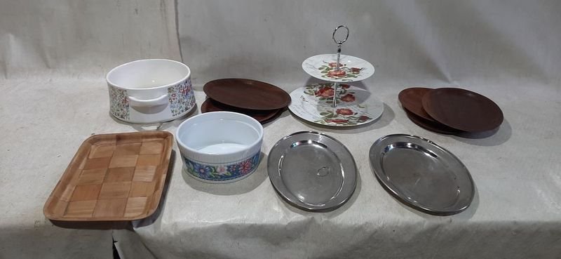 Lote anterior: Cajas y platos de acero inoxidable y madera