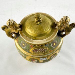 Potiche oriental en porcelana asas animales mitológicos tapa en bronce de 29 cm - imagen 2