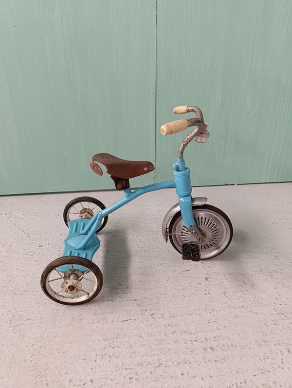 Triciclo infantil antiguo en muy buen estado - imagen 1