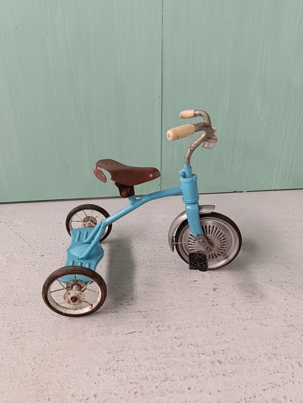 Triciclo infantil antiguo en muy buen estado - imagen 1