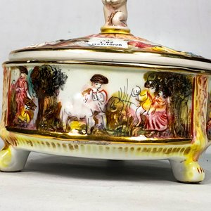 Centro de Porcelana Italiana Capodimonte con Tapa y Figuras Escénicas - imagen 4