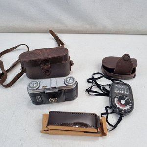 Set De Fotografía Antigua: Cámara Pablo Ferrando, Fotómetro Weston Y Caja De Negativos - imagen 3