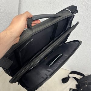 Lote de Bolsos, Maletines y Mochilas Negras Variadas - imagen 17
