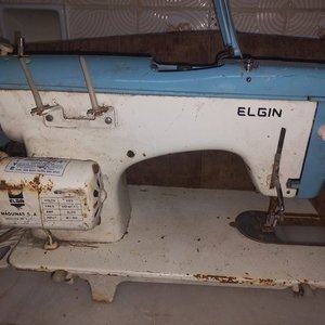 Dos Máquinas de Coser Vintage: Elgin Automátic y Severbon Arg. - imagen 2