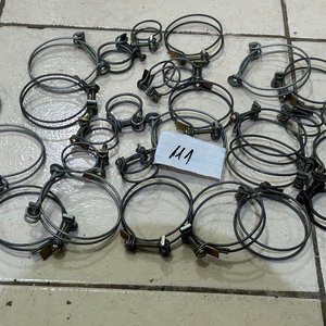 Lote siguiente: Lote de Abrazaderas para Alambre Metálicas con Tornillo