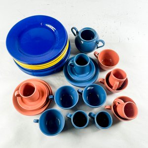 Treinta piezas en cerámica platos llanos, tazas, pocillos, azucarero (sin tapa) - imagen 2