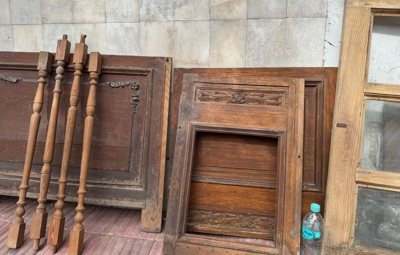 Lote de puertas y estantes de madera - imagen 5