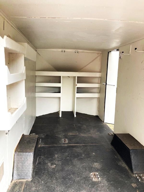 Tráiler cerrado tipo furgón para transporte de motos, herramientas y mercadería - imagen 8
