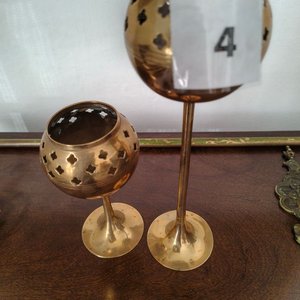 Par de Portavelas de Bronce Estilo "Copas" - imagen 2