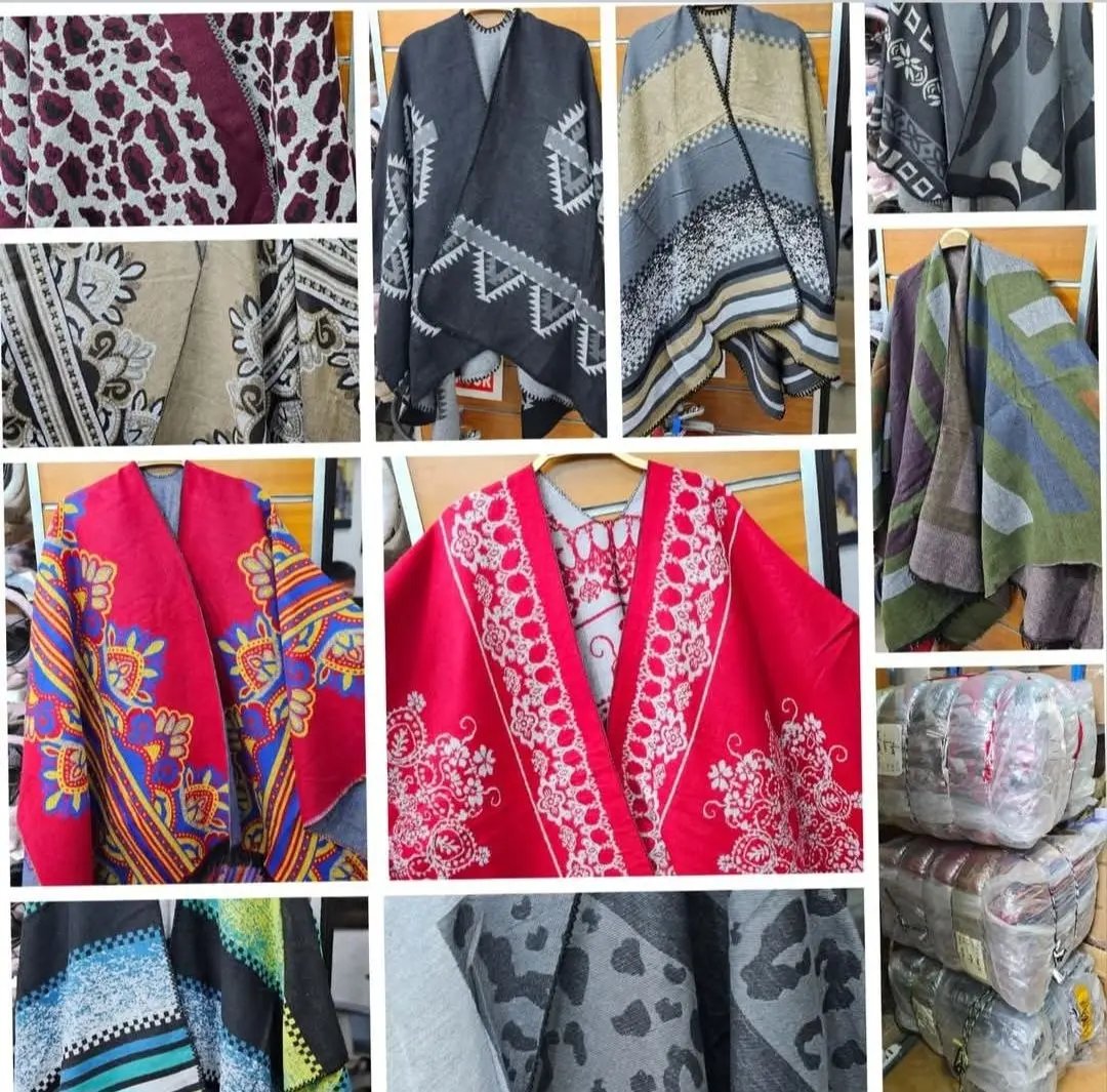 Lote de 12 Ruanas con Diseños Variados