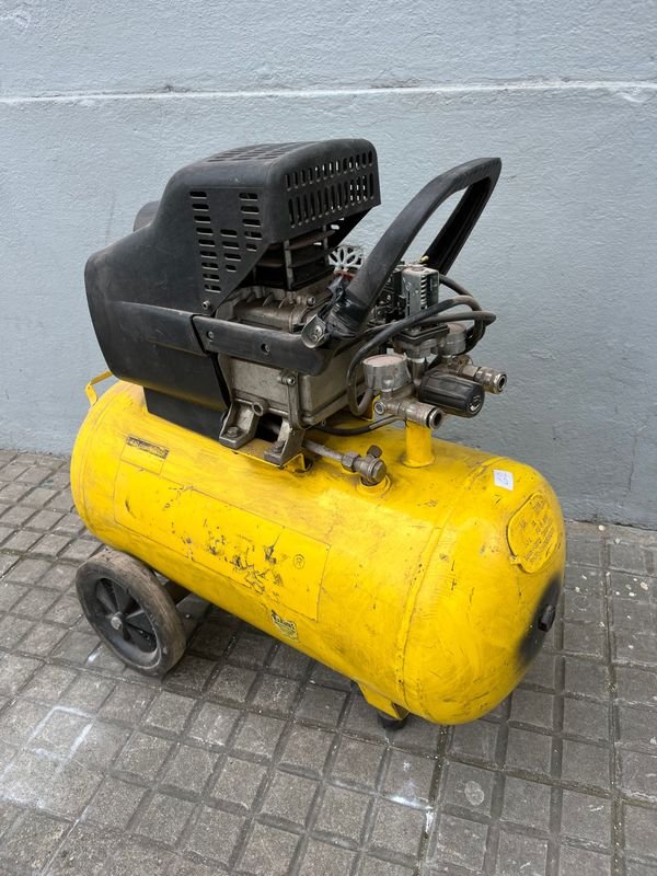 Compresor de Aire Amarillo con Tanque de 60L y Pérdida de Aire