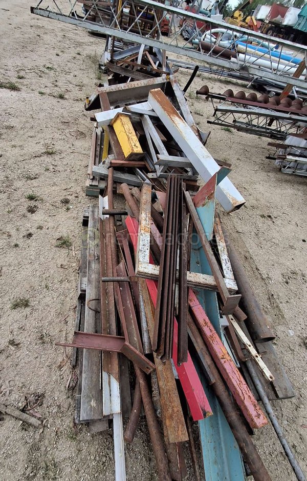 Lote de Perfiles Metálicos y Materiales de Construcción