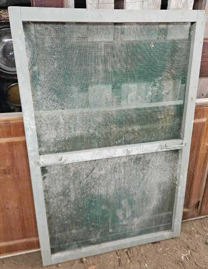 Lote: puerta bajo mesada y mosquitero marco madera