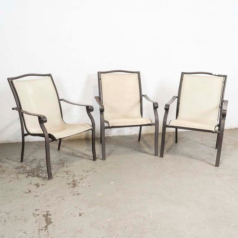 Tres Sillones Metálicos con Malla Sintética - Detalles de Pintura y Tapizado