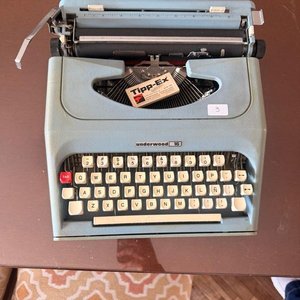 Máquina de Escribir Portátil Underwood Modelo 16 con Estuche - imagen 2