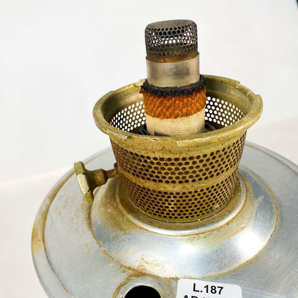 Antigua lámpara de aluminio sin tapa de recipiente - imagen 2