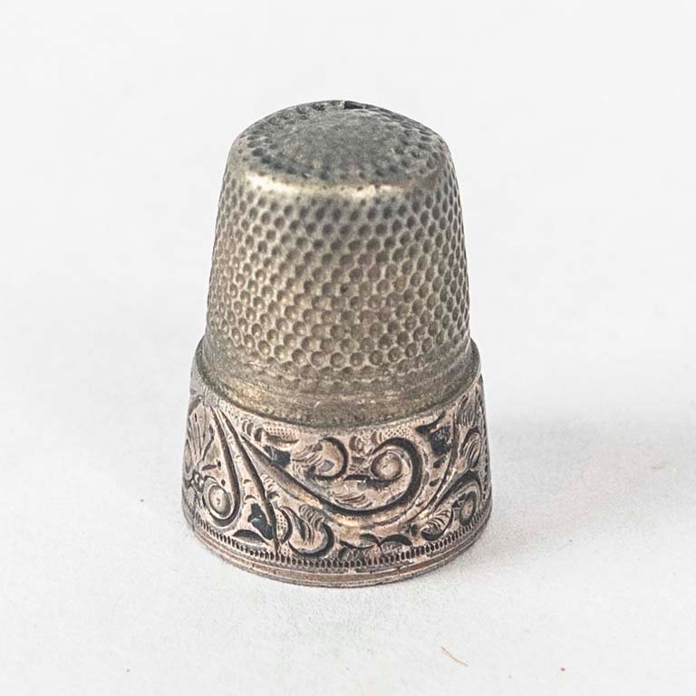 Dedal de Plata con Grabados