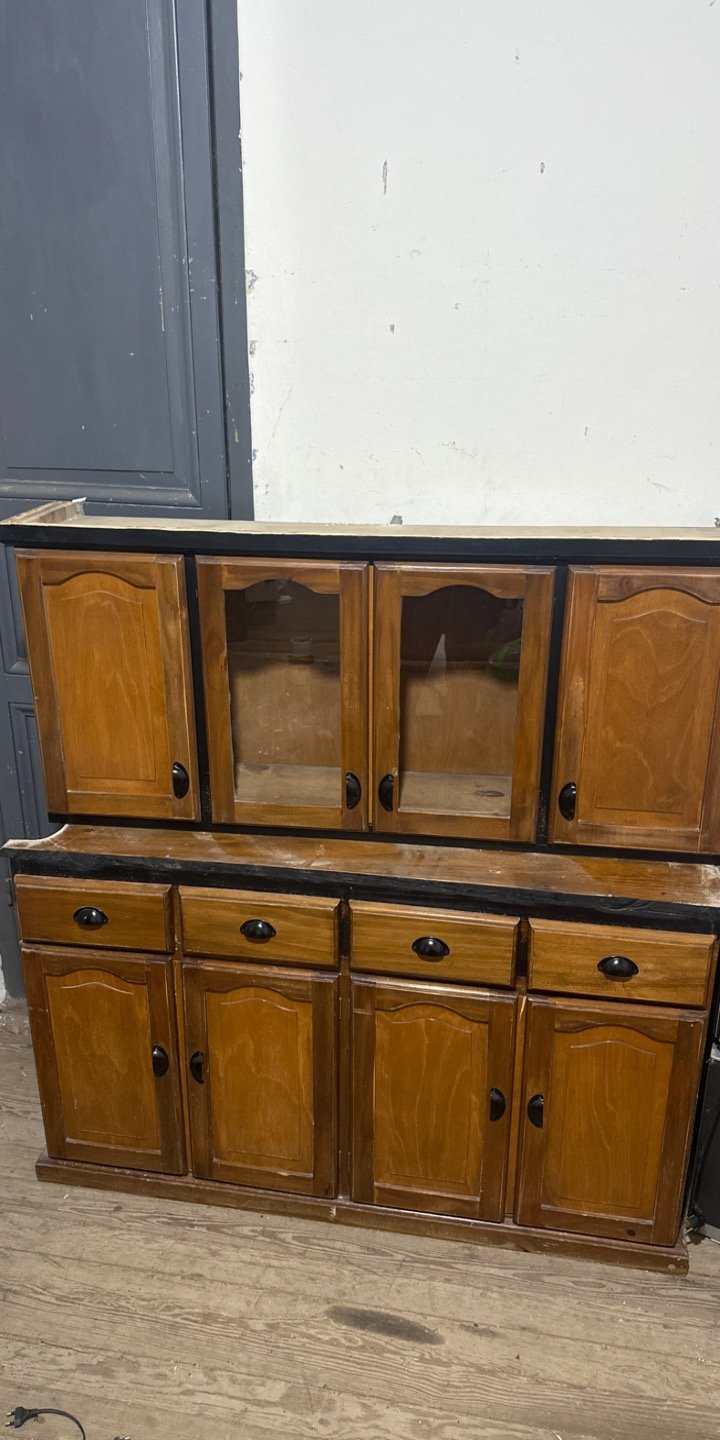 Mueble Bajo Mesada y Aéreo de Madera con Puertas y Vidrio