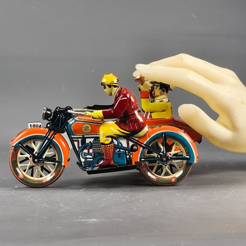 Colección de juguetes vintage con moto y sidecar - imagen 5