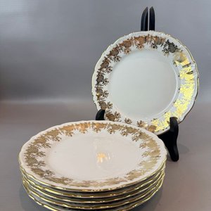 6 Platos de Porcelana con Decoración Dorada - imagen 1