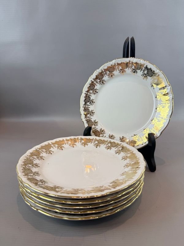 6 Platos de Porcelana con Decoración Dorada