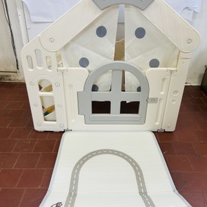 Lote siguiente: Casita de Juguetes Plástica Infantil con Alfombra de Juego