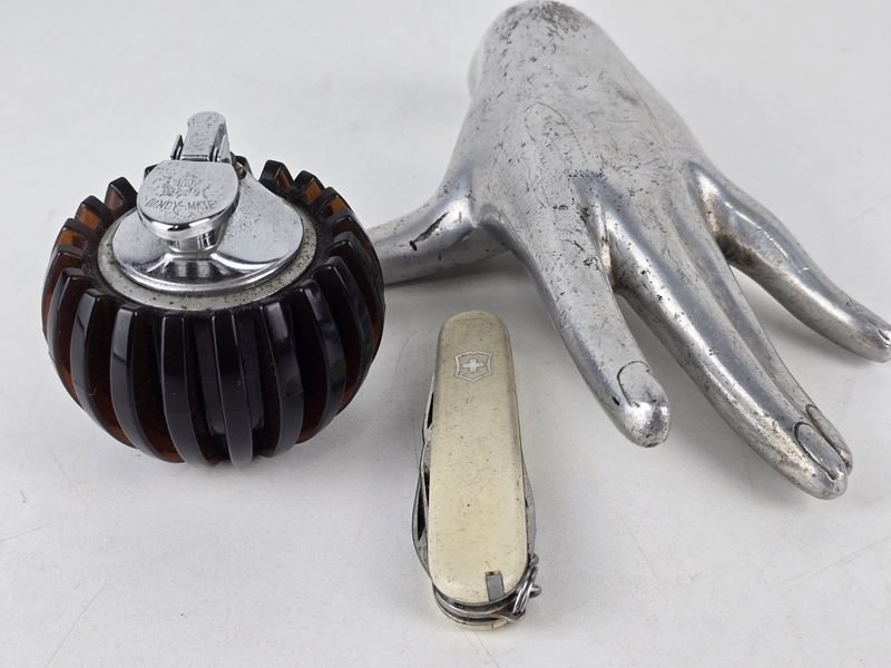 Encendedor Vintage Dandy-Mate y Navaja Suiza Victorinox