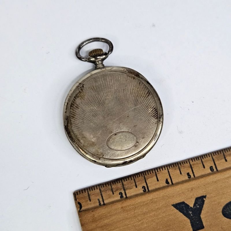 Reloj de bolsillo antiguo con inscripción 'Montevideo' - imagen 3