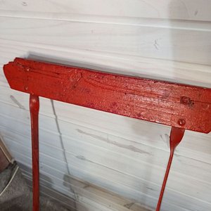 Lote de Tres Sillas Plegables Antiguas Rojas de Metal y Madera - imagen 5