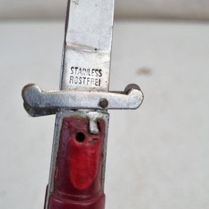 Conjunto de Dos Navajas Clásicas y Automáticas con Grabado 'Stainless Rostfrei' - imagen 4