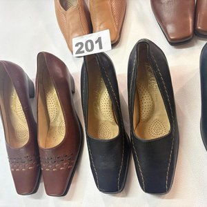 Lote de 5 Pares de Zapatos de Cuero para Mujer - Talle 36 - imagen 2