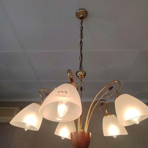 Lote anterior: Lámpara Colgante de Bronce y Madera con 4 Picos de Luz