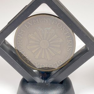 Dos Medallas Conmemorativas "Recuerdo del Presidente Saragatti" y "Fundación de los Talleres Don Bosco" - imagen 4