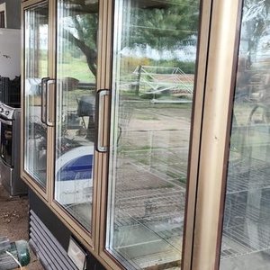 Exhibidor Refrigerado de Postres con 3 Puertas de Vidrio - imagen 3