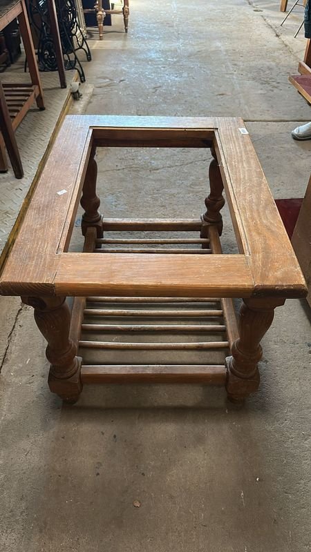 Mesa de madera en buen estado - imagen 2