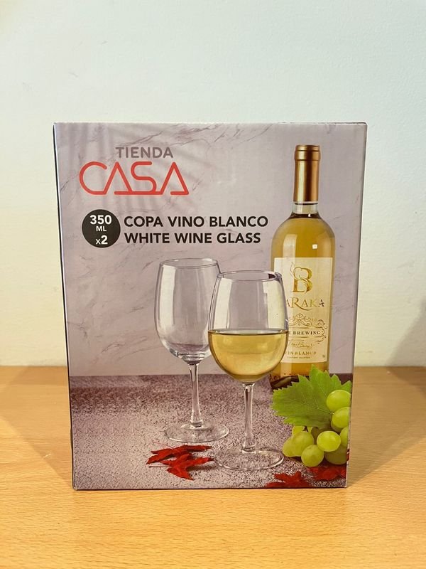 Lote siguiente: Set de copas para vino nuevas en su caja con decantador