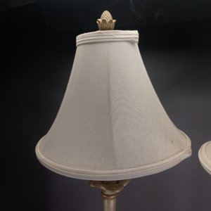 Par de Lámparas de Mesa Altas con Pantalla Blanca - imagen 4