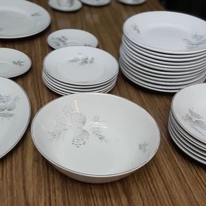 Juego de Loza Olmos Incompleto: Platos, Tazas, Bowl y Lechera - imagen 3