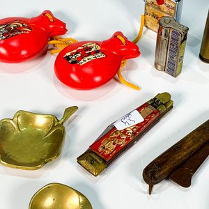 Lote de Encendedores, Cuchillos y Objetos Coleccionables Vintage - imagen 3