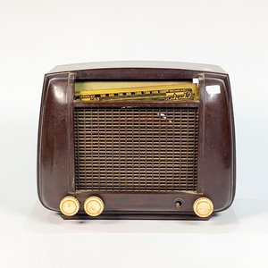 Lote siguiente: Radio Antigua "Splendid" Años 40 en Caja de Baquelita