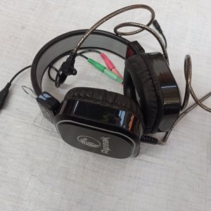 Cuatro piezas: 2 auriculares gamer + saca pelusa eléctrico + cargador de pilas - imagen 4