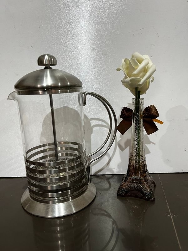 Colección de artículos decorativos y útiles - imagen 3
