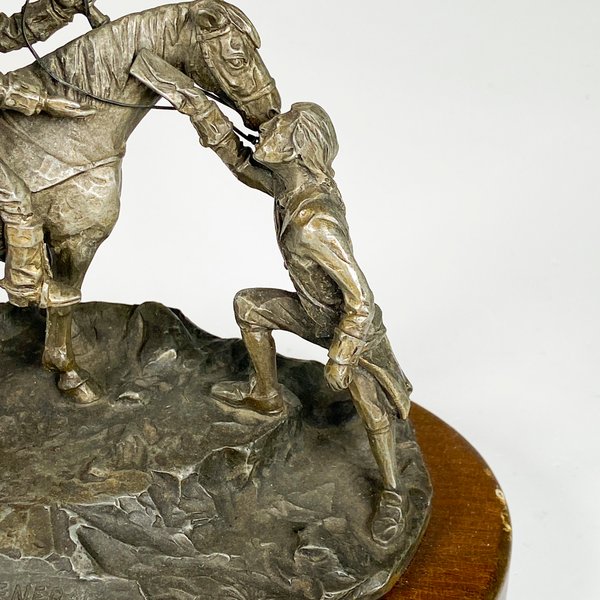Bronce firmado, estatua de un hombre a caballo, medidas 18 x 19 cm. - imagen 3