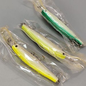 Lote de 3 Señuelos de Pesca Tipo Minnow con Babero y Anzuelos - imagen 5