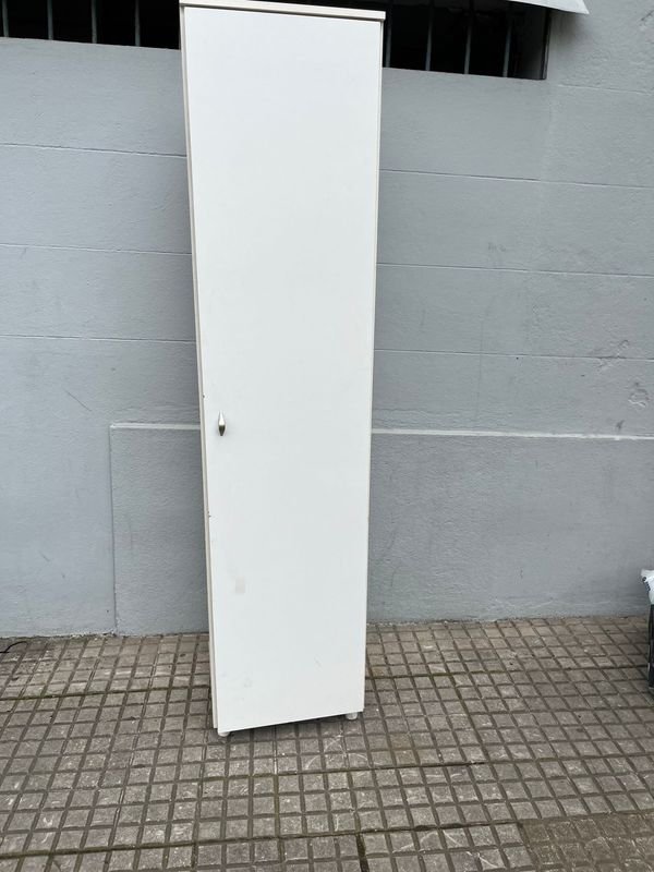Panelero Blanco de MDF con Puerta y Reparticiones Interiores - imagen 1