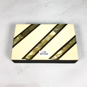 Lote siguiente: Caja Alhajera Rectangular de Madera con Incrustaciones Nacaradas