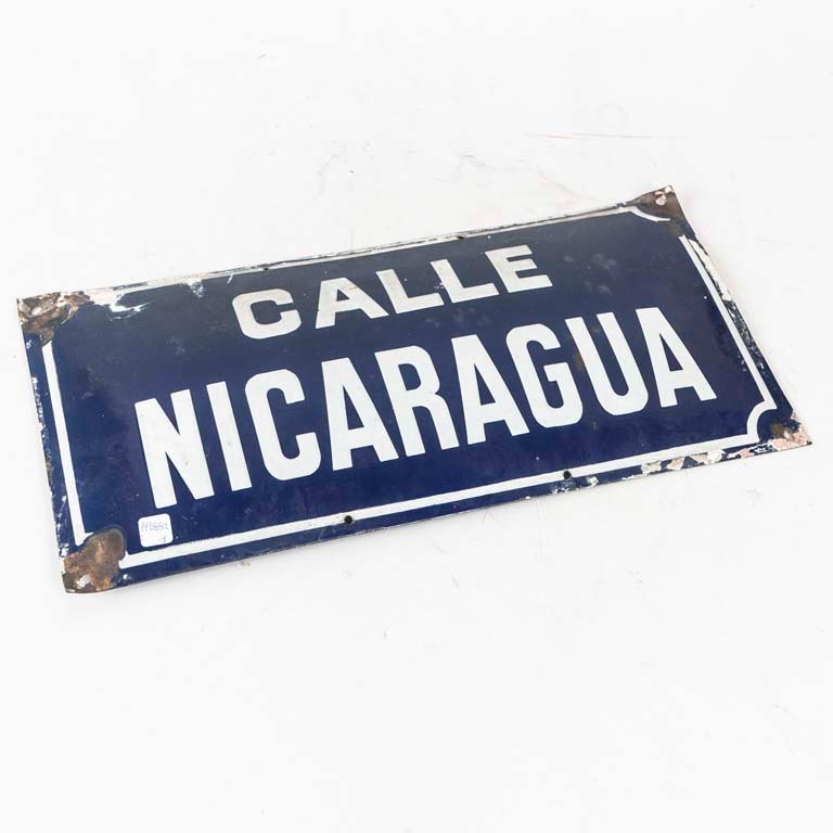 Chapa Esmaltada "Calle Nicaragua" - Señal Vial Antigua
